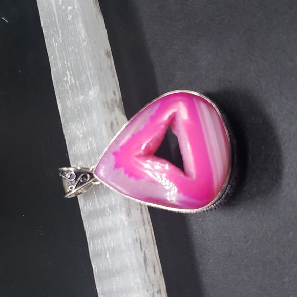 Jewelry - Big gorgeous pink druzy agate pendant